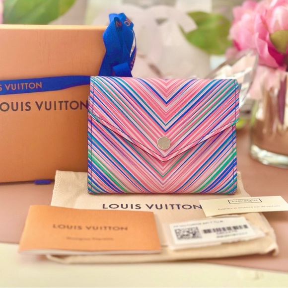 Like for the Everything Pink Show 💗💗💗💗 - Picture 4 of 16